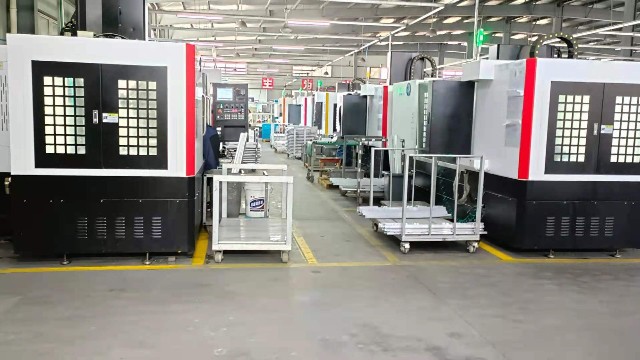 鋁型材加工中心需要哪些設(shè)備？