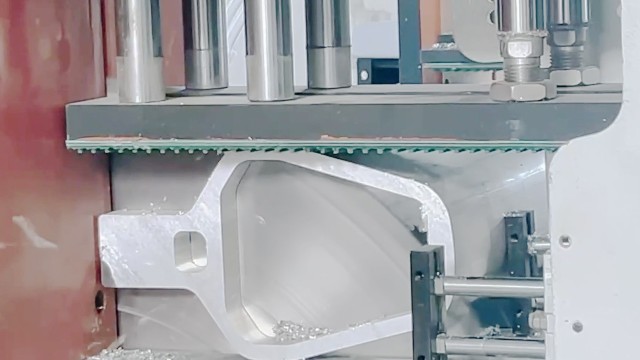 全自動鋁型材切割機你知道怎樣保養(yǎng)嗎？