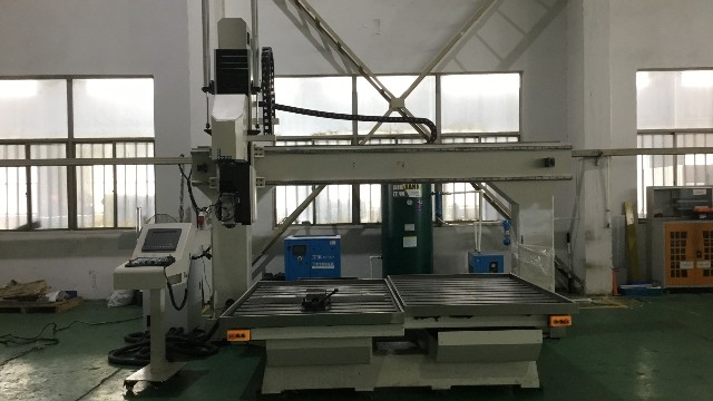 挑選五軸加工中心有哪幾個要素？