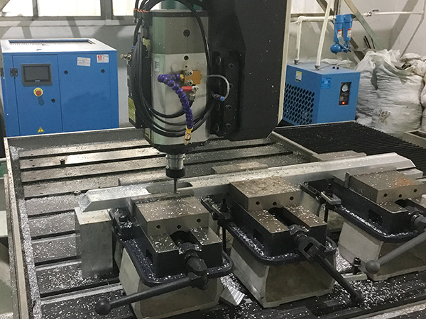 五軸加工中心指的是哪五個(gè)軸？-科鼎數(shù)控