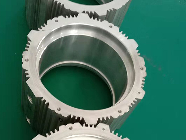 鋁型材加工中心各種機(jī)加工工藝精度能到達(dá)多少？-科鼎數(shù)控